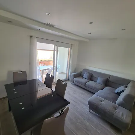 Jolie T4 Renove Avec Balcon-terrasse Apartmán *