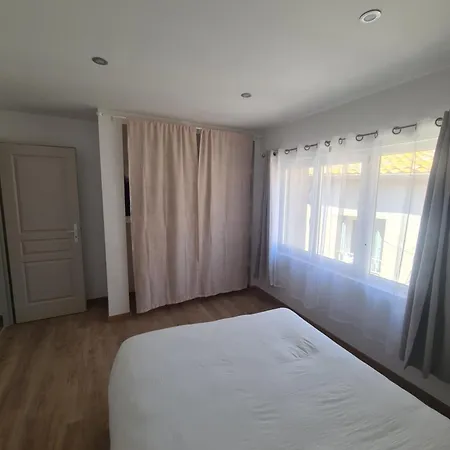 Jolie T4 Renove Avec Balcon-terrasse Apartmán *