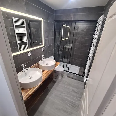 Lägenhet Jolie T4 Renove Avec Balcon-terrasse