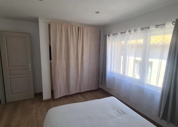 Jolie T4 Renove Avec Balcon-terrasse Apartment *