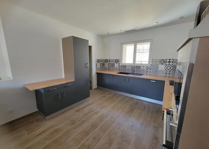 Apartment Jolie T4 Renove Avec Balcon-terrasse *